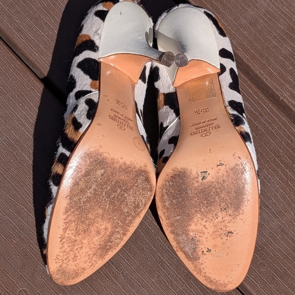 Valentino Garavani Leopard Print Leather Pumps - Brown/Black/White - Picture 11 of 11